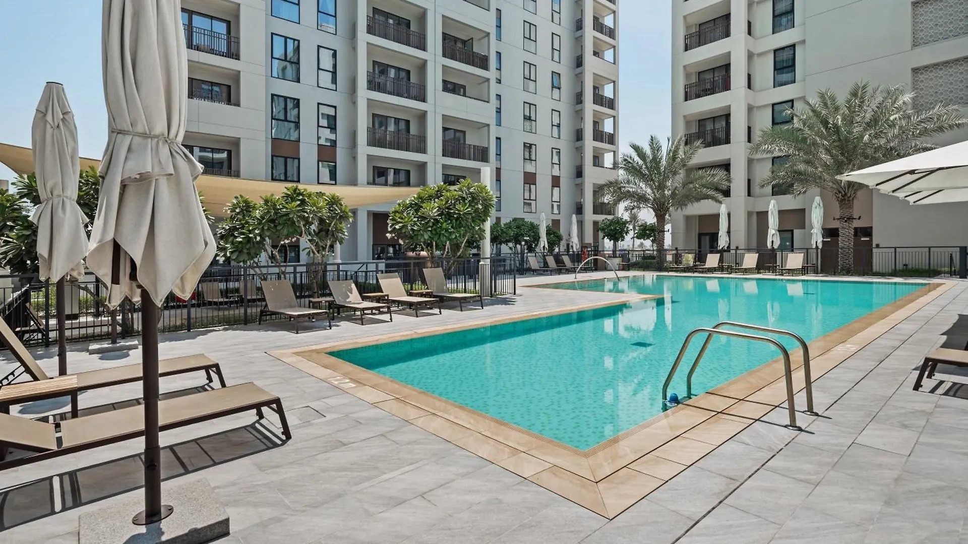 Skyline Vista 3-Bedroom Haven With Lagoon Retreat Dubaï