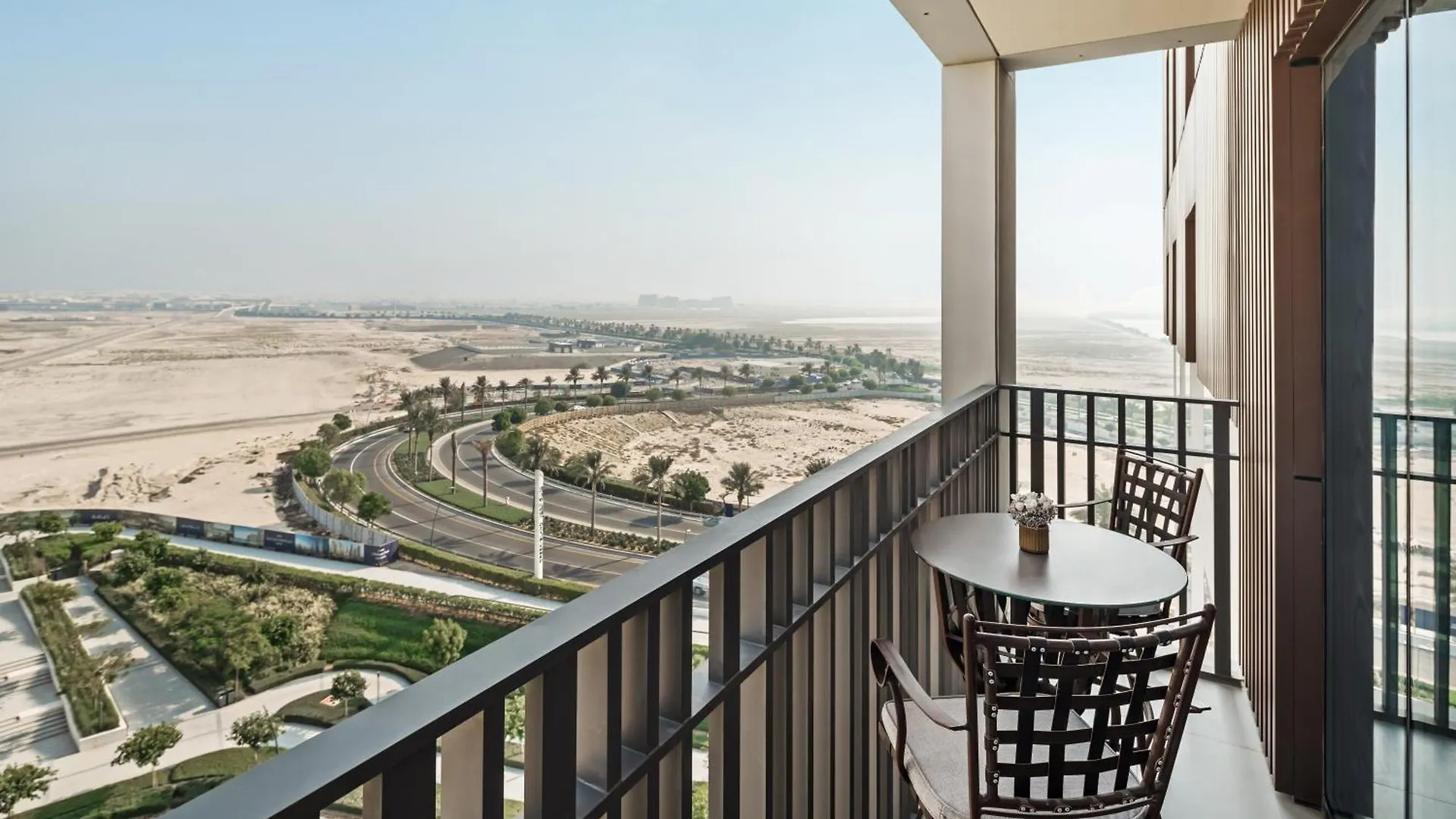 Skyline Vista 3-Bedroom Haven With Lagoon Retreat Dubaï Appartement